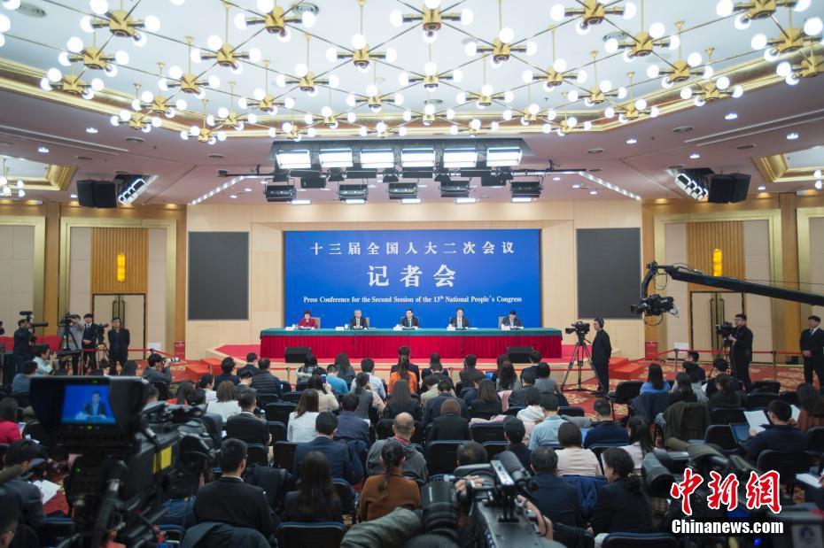 人工<智>能主导2025年风险投资，融资额达1927亿美元