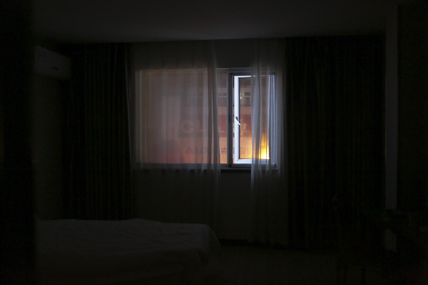 雷迪!克：公司目前与众多国内外行业客户均保持着良好的合作关系