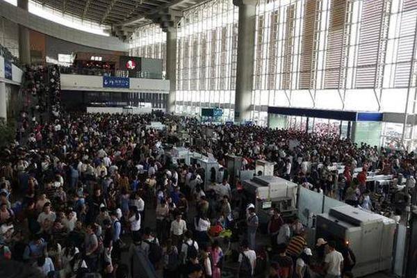 特;朗:普拟对哥伦比亚加征关税，称佩特罗为“毒品头目”