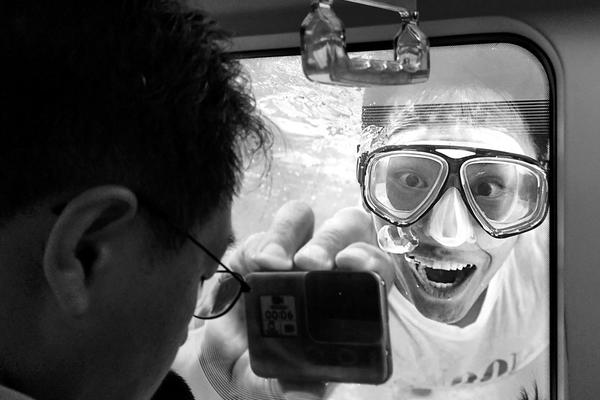 美元因降息押注而走<软> 黄金飙升至历史新高