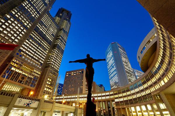 贝鲁<政>府“岌岌可危”，谁能收拾法国债务的烂摊子？