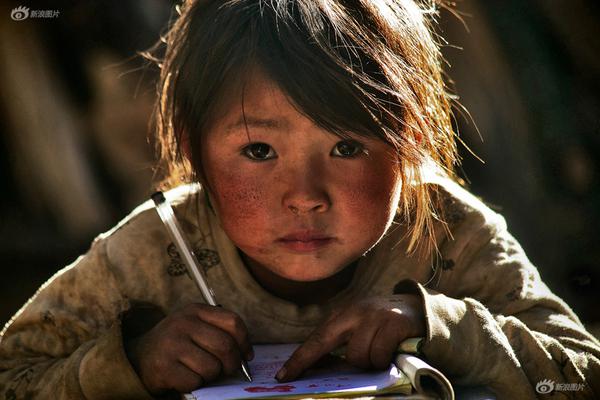 四川{前}三季—度gdp同比增长5.5%