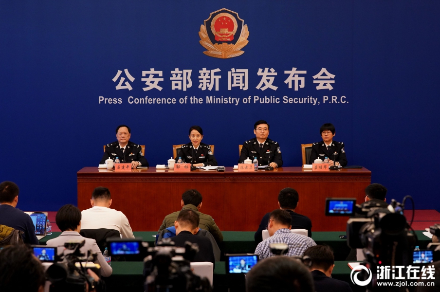 美联!储降息路径惊现“三岔口”！洛根警告劳动力市场必须“降温”，内部鹰鸽大战全面升级